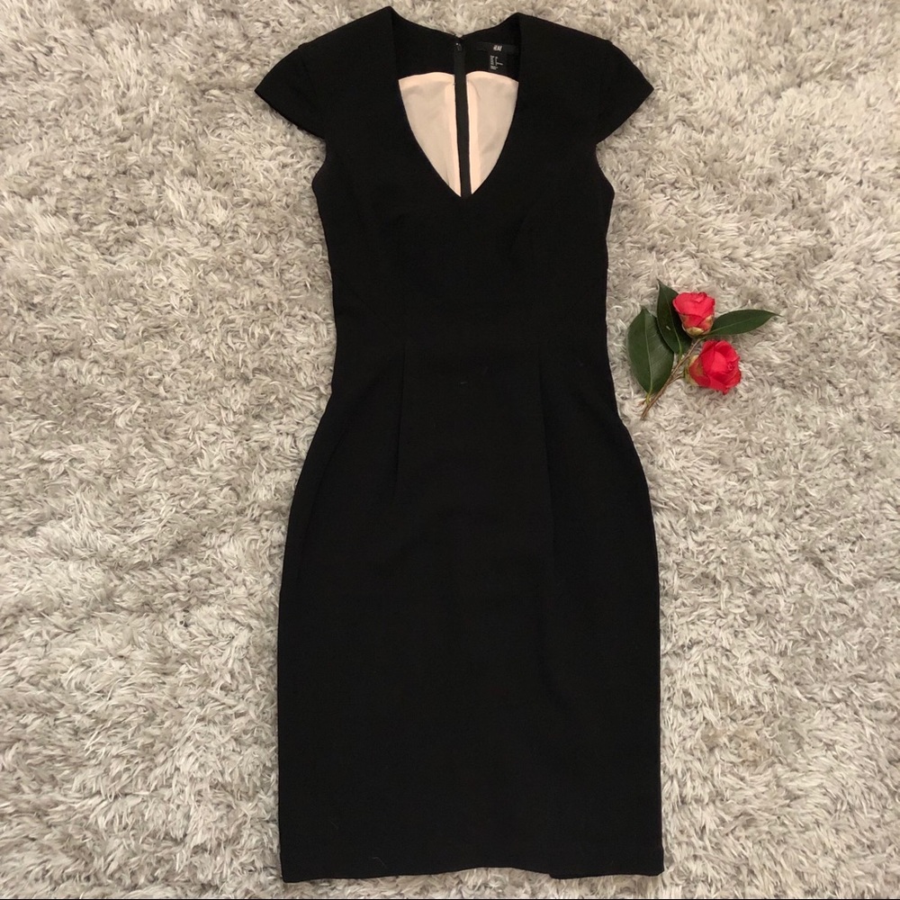 H&M’s Black Short Dress